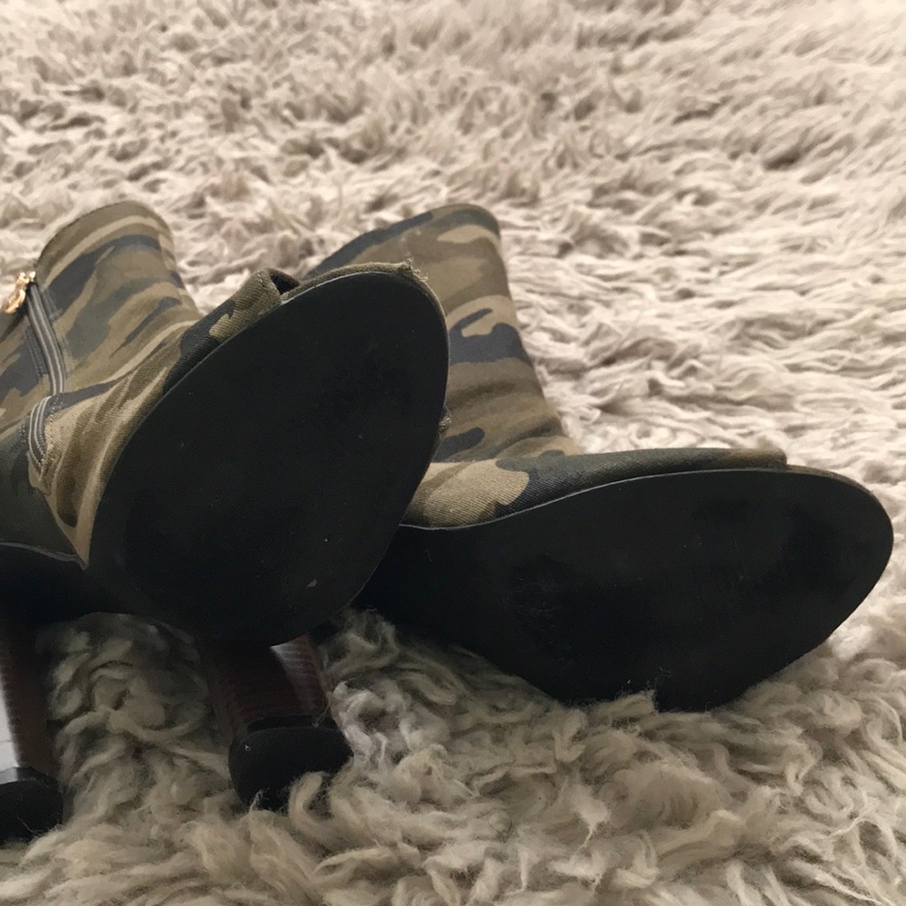 Shoes - Picture 3 of 3